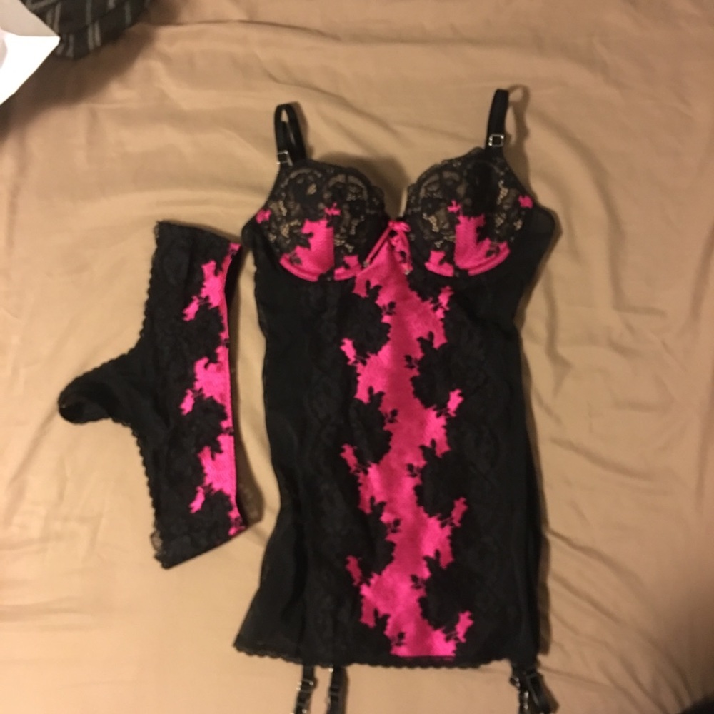 RARE DISCONTINUED VS LINGERIE OUTFIT